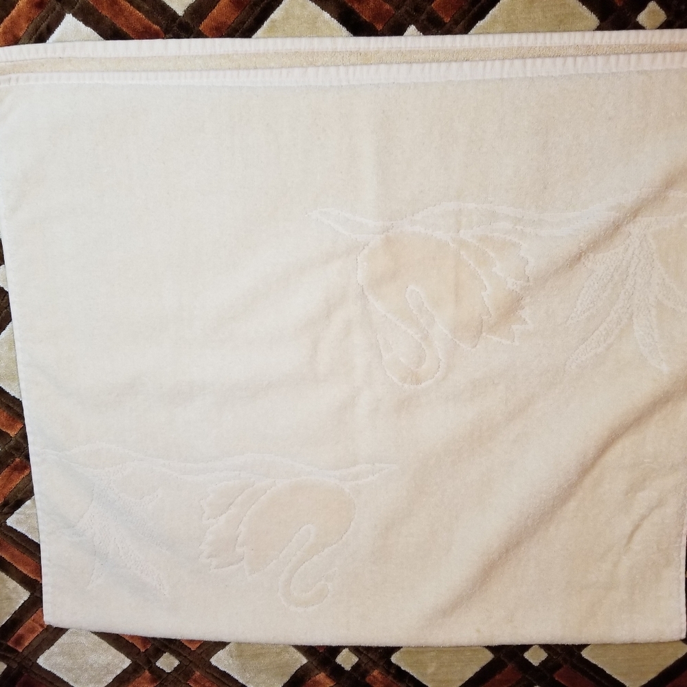 Vintage Embossed Swan Towel